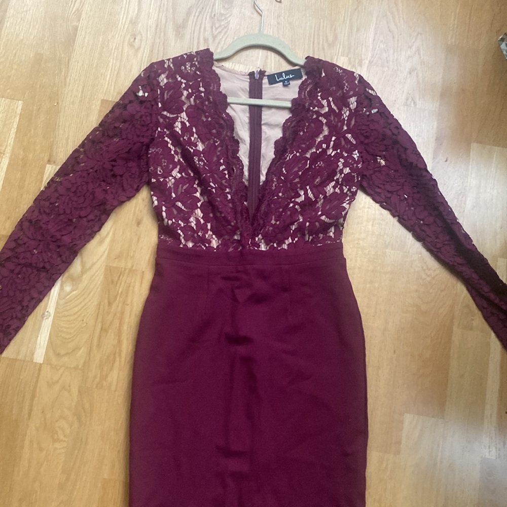 Amazing deep V lace dress from lulus! Like new!!